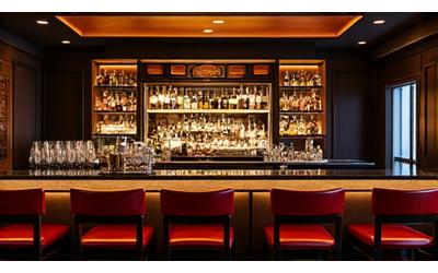Gemütliche Hotelbar mit eleganten Cocktails